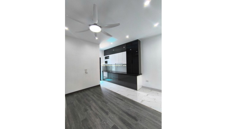 Bán nhà cực đẹp Thịnh Liệt, 6 tầng thang máy, ngõ 3 gác, 33m2, MT 4.2m giá 8.95 tỷ